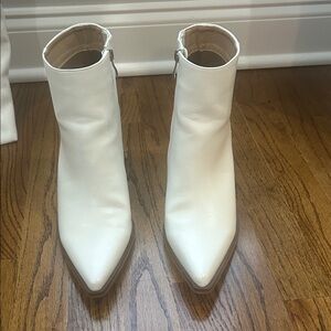 Arider Girl White Ankle Boots